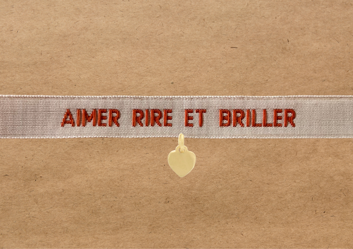 Bracelet brodé & coeur 18 carats