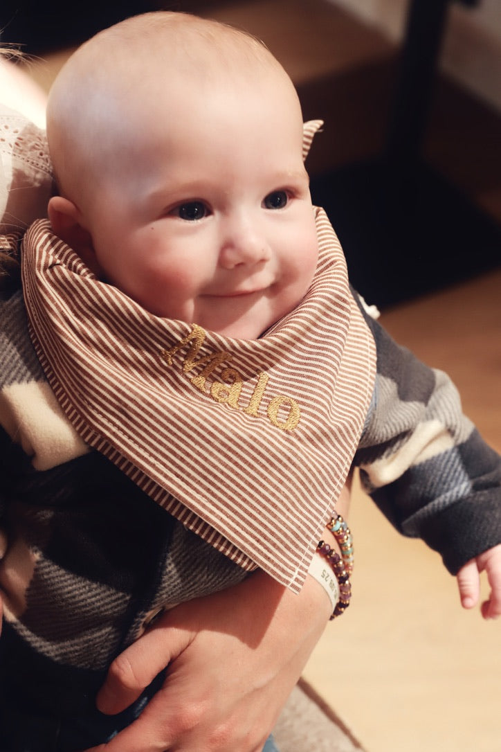 Foulard brodé