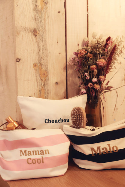 Trousse brodée