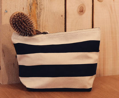 Trousse brodée