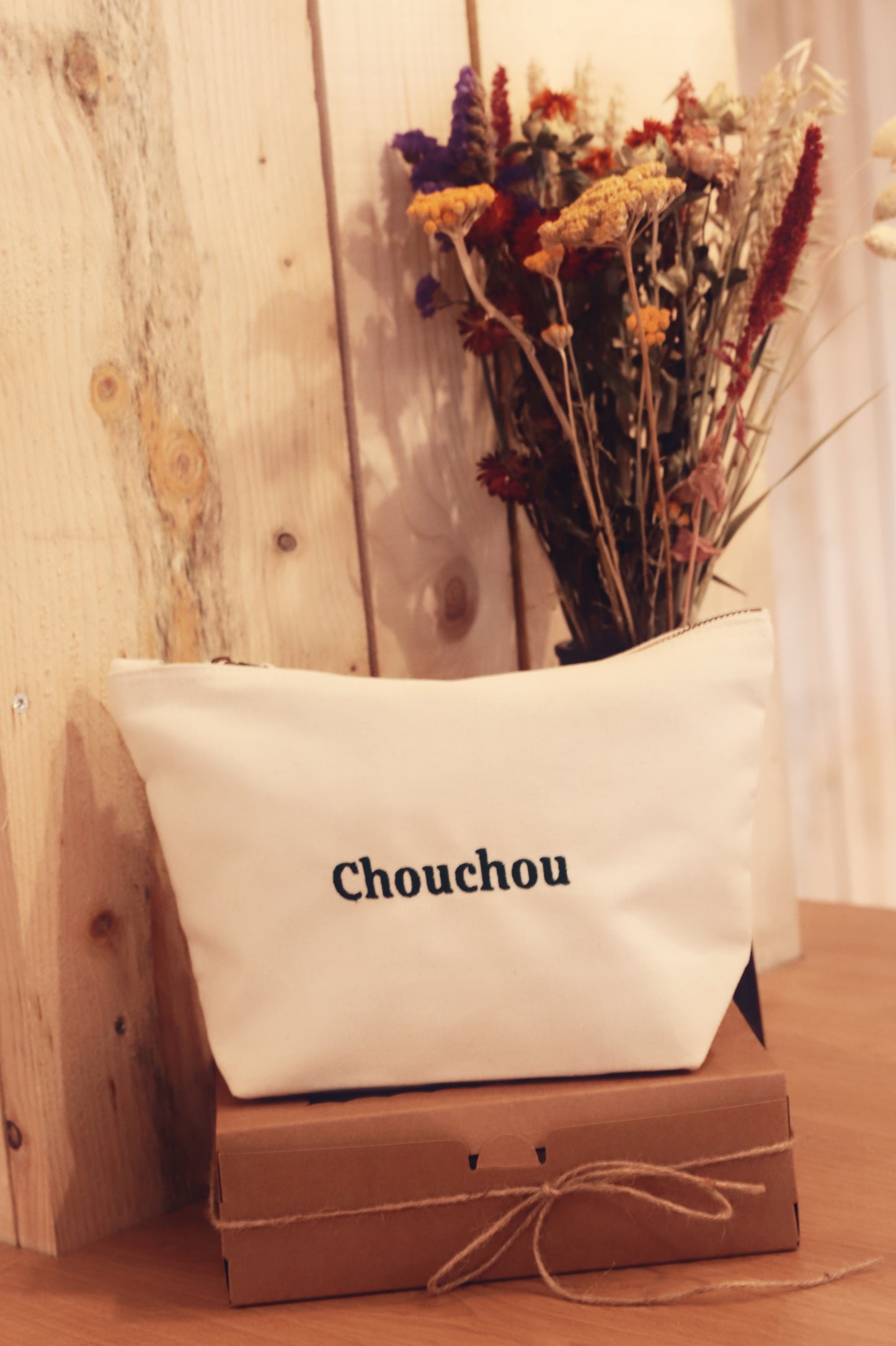 Trousse brodée