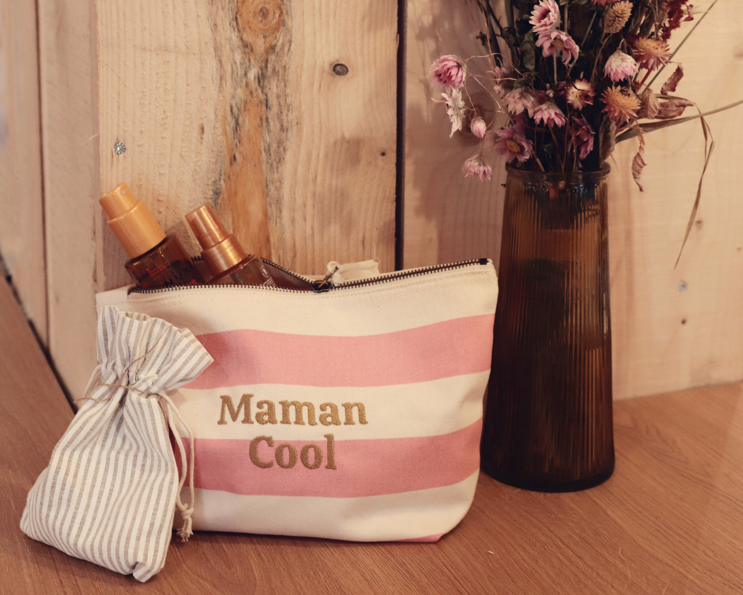 Trousse brodée