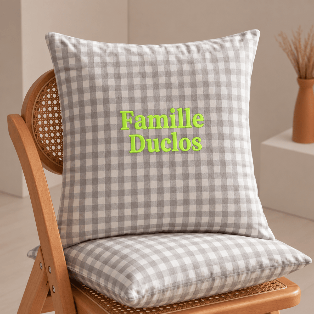 Housse de coussin vichy brodé personnalisable - LPC